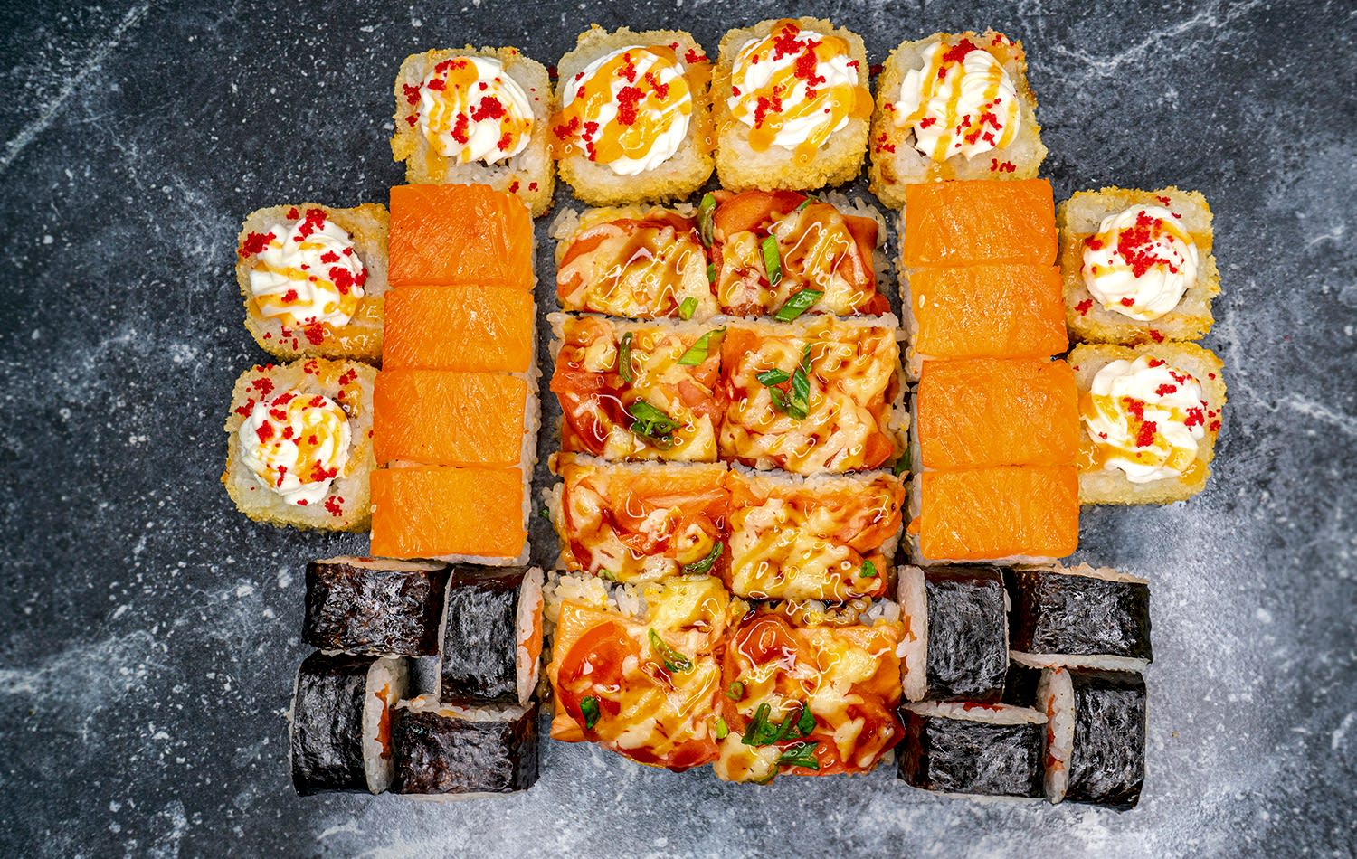 Сет В рот Лосось(4)(Фила мини, фила хайп,лосось фурай, суши пицца)